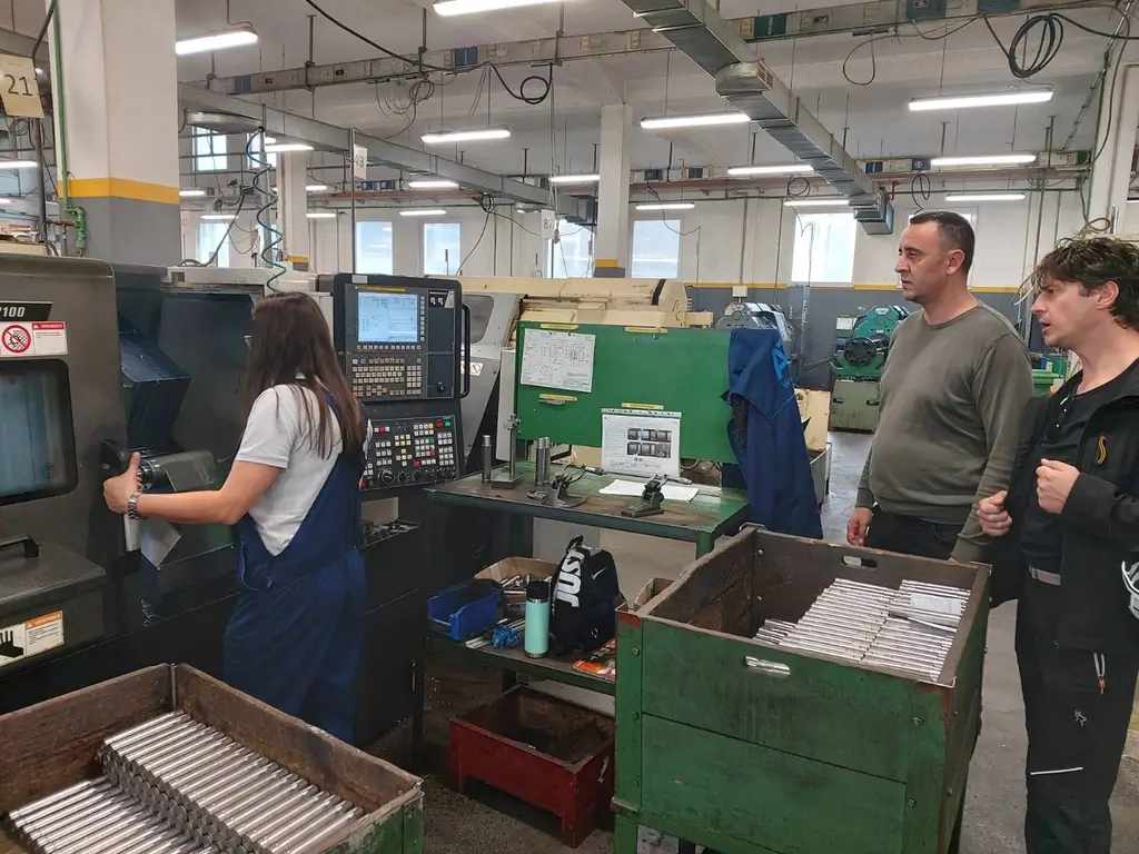 Prekvalifikacijom do novih radnih mjesta – u Gornjem Vakufu zaposleno 10 CNC operatera
